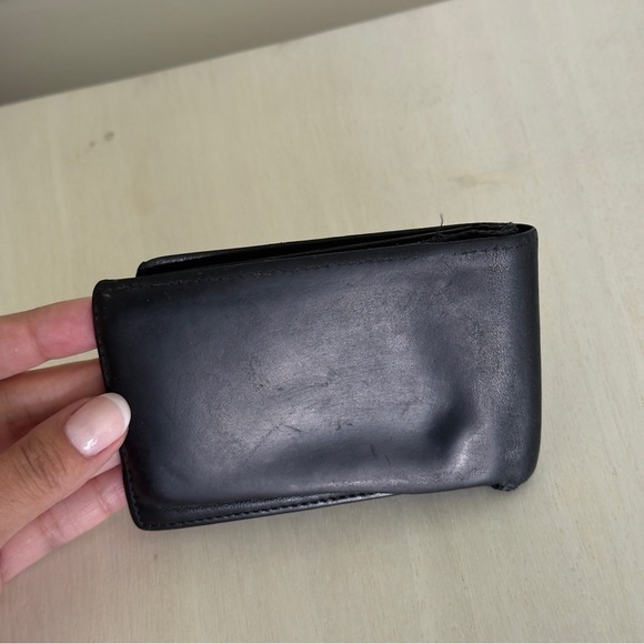 TUMI Sleek Black Leather Men's Wallet - Picture 7 of 9